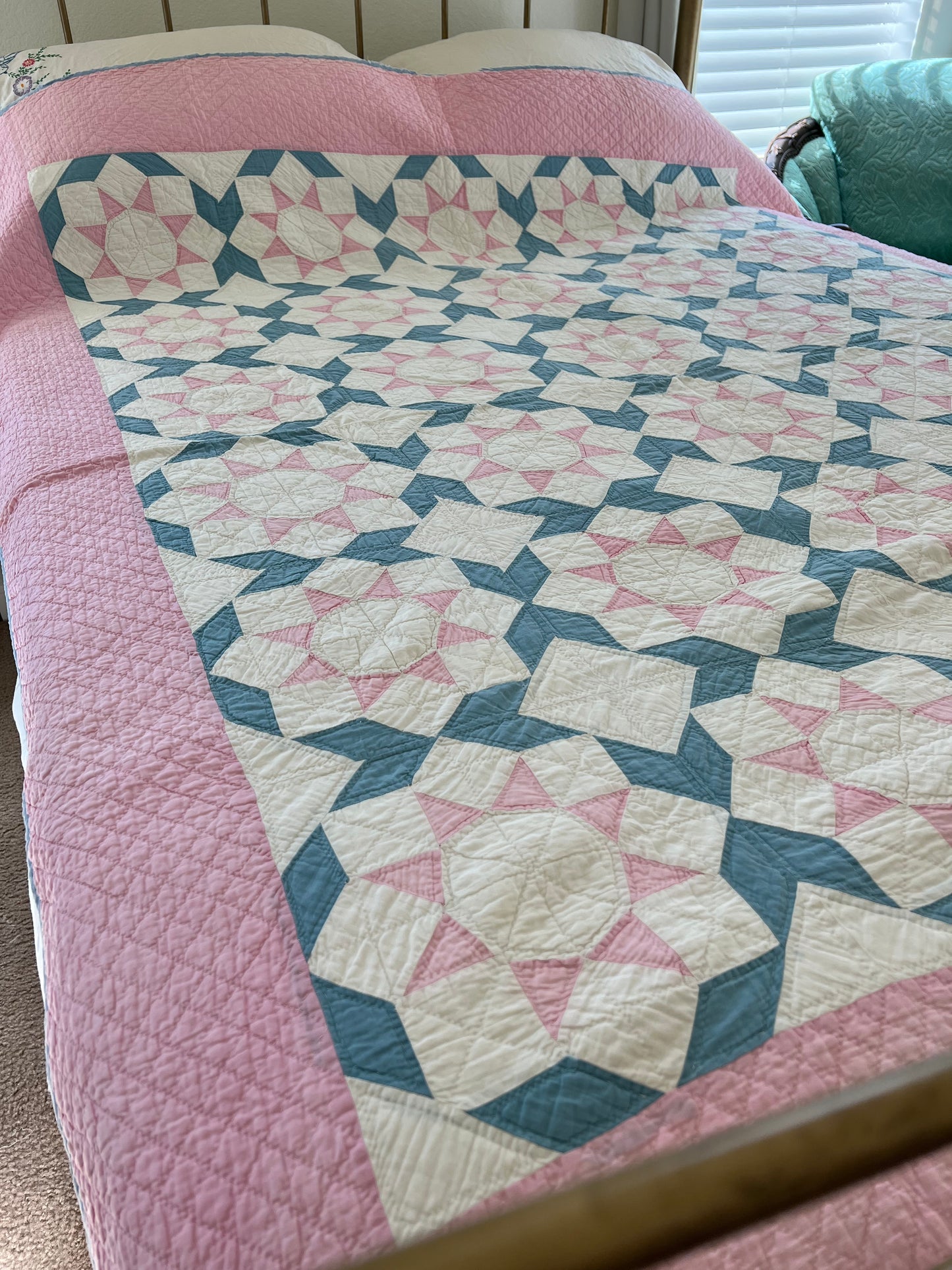 1952 Star flower pink and blue quilt